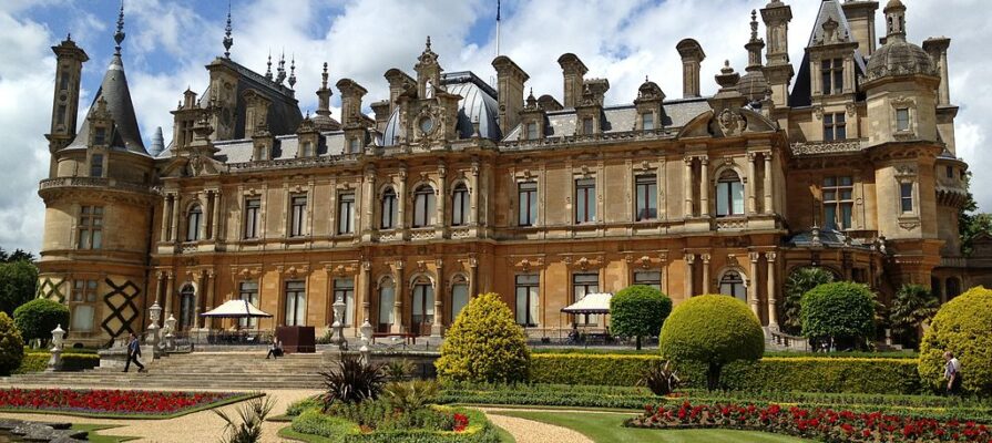 1024px-Waddesden_Manor03